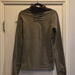 NWT Hem & Thread Medium Green/Gray Ruched Layering Top